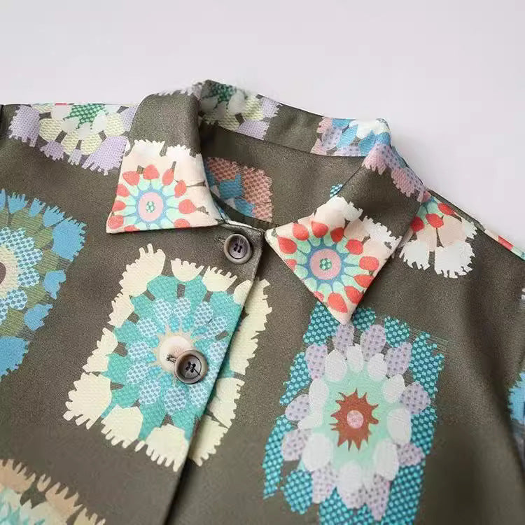 Damen Bunte Blumenjacke mit praktischen Taschen und Knopfdetails Heidi-Mode