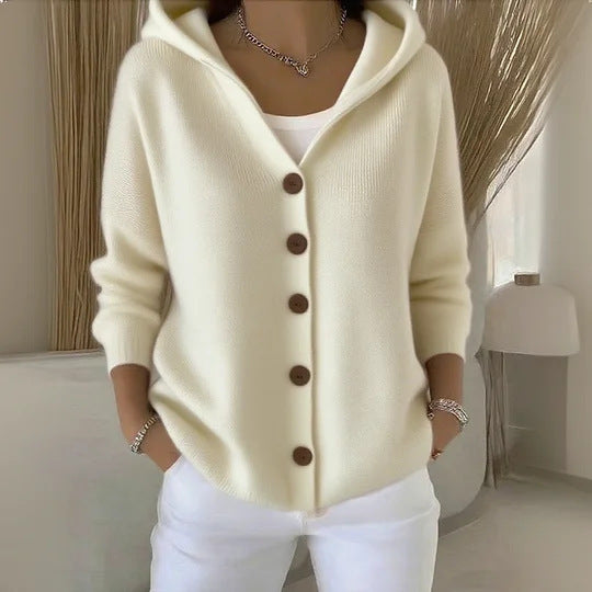 Damen Kapuzenstrickjacke mit praktischen Knopfdetails und lässigem Schnitt Heidi-Mode