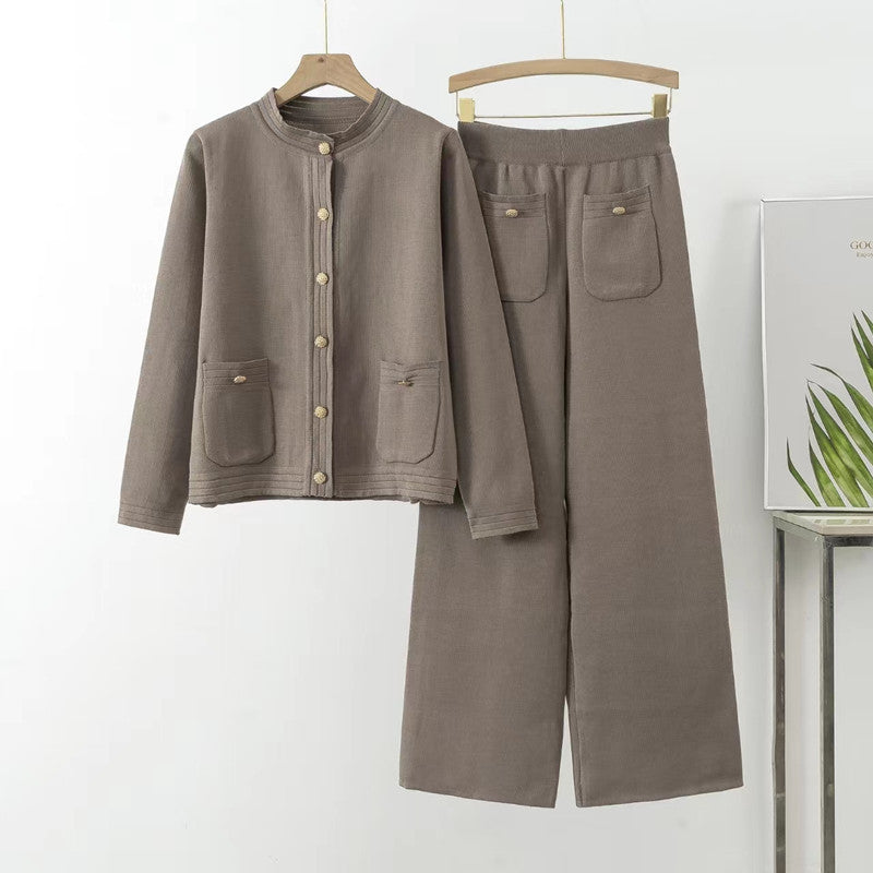 Damen gemütliches Strick-Loungewear-Set mit Knopfdetaillierung und aufgesetzten Taschen Heidi-Mode