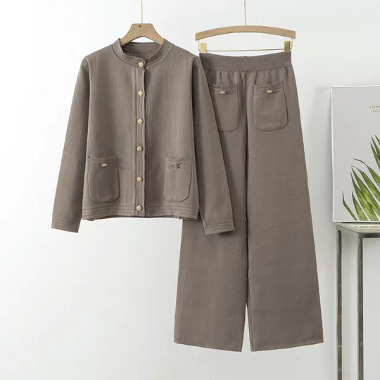 Damen gemütliches Strick-Loungewear-Set mit Knopfdetaillierung und aufgesetzten Taschen Heidi-Mode