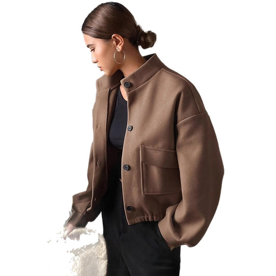 Damen Modische Kurzjacke mit Stehkragen und praktischen Taschen Heidi-Mode