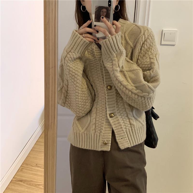 Damen Grobstrick-Cardigan mit Knopfdetails und Zopfmuster Heidi-Mode
