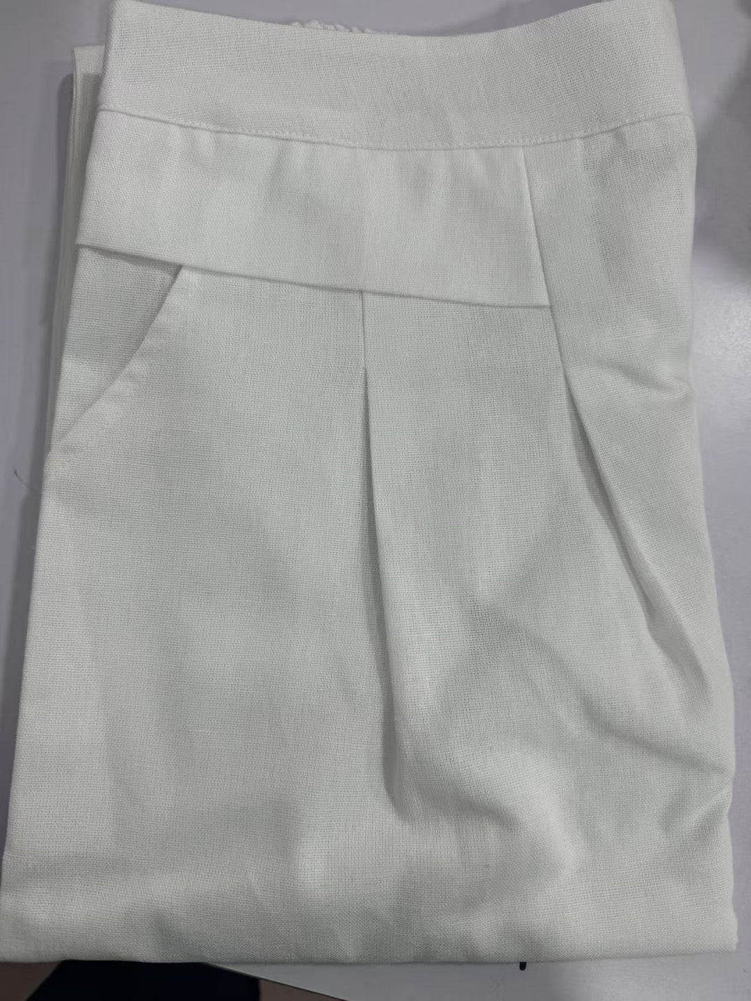 Damen Weit geschnittene Leinenhose mit hohem Bund und eleganten Falten Heidi-Mode