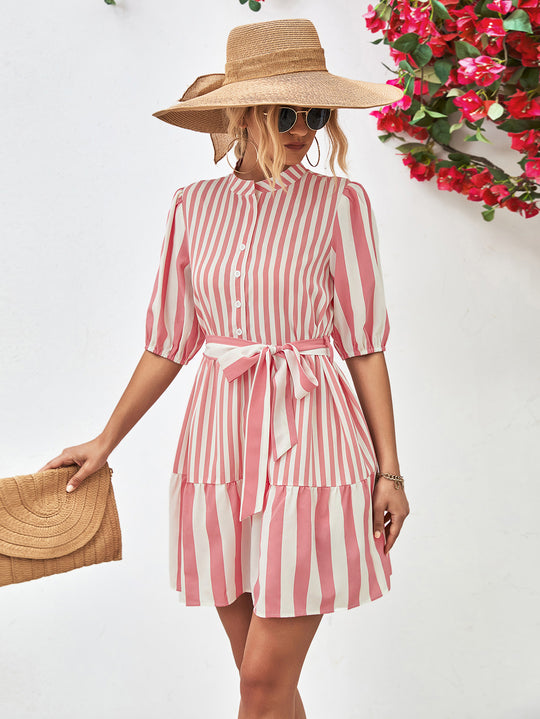 Damen gestreiftes Cocktailkleid mit voluminösen Ärmeln und tailliertem Gürtel Heidi-Mode