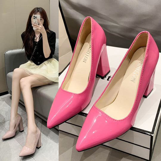 Damen Spitzen Pumps mit bequemem Blockabsatz und glänzendem Finish Heidi-Mode