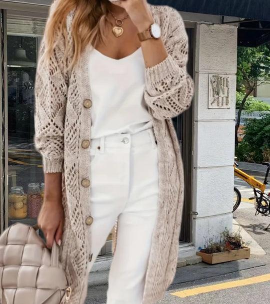 Damen Strickjacke mit kunstvollem Lochmuster und Knopf-Detail Heidi-Mode
