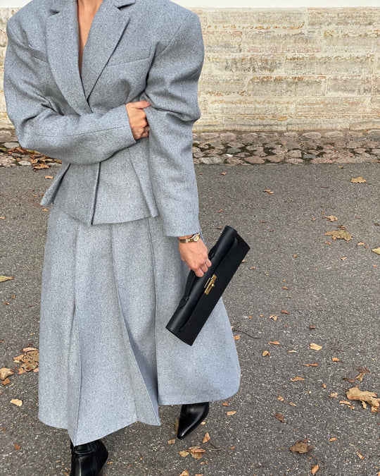 Damen elegantes und modernes Anzugset mit tailliertem Blazer und schwingendem Rock Heidi-Mode