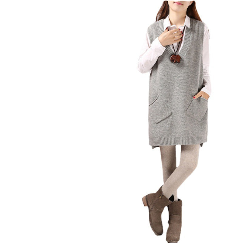 Damen Strickweste mit V-Ausschnitt und aufgesetzten Taschen Heidi-Mode