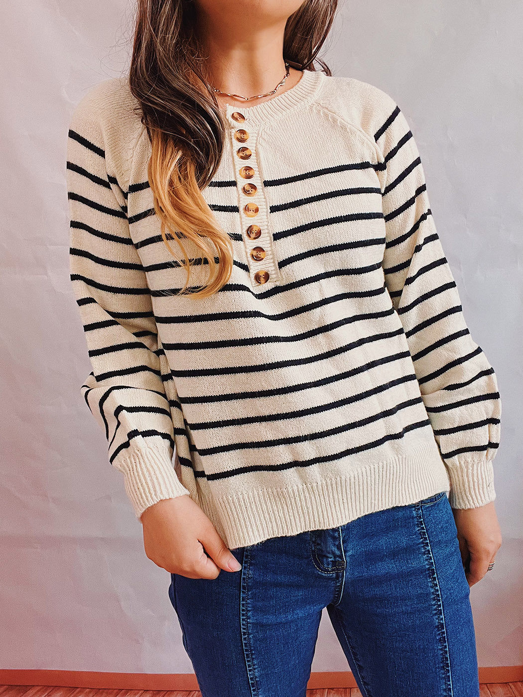 Damen gestreifter Strickpullover mit Knopfdetails und lässigem Schnitt Heidi-Mode