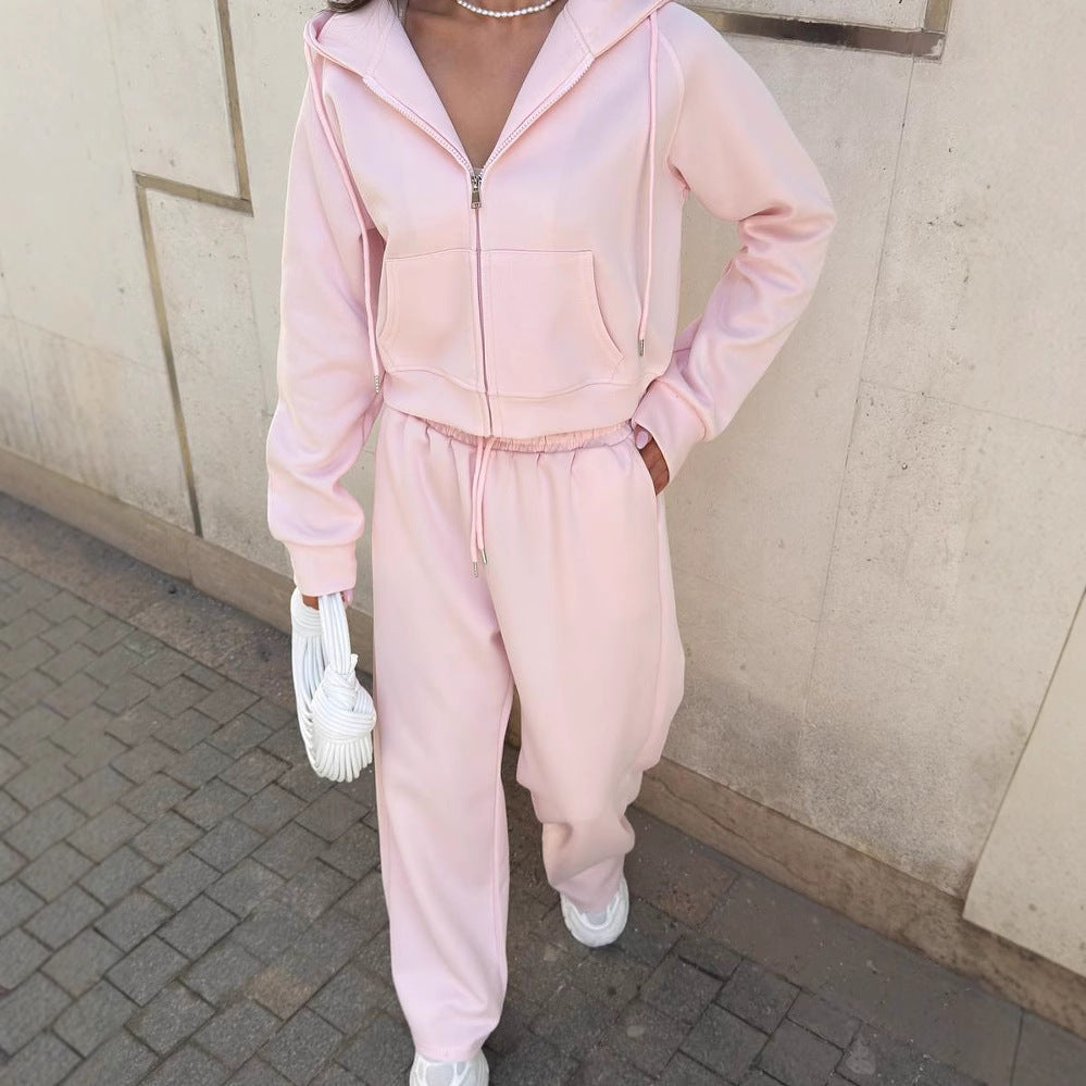 Damen Sportliches Outfit mit cropped Hoodie und weiten Jogginghosen Heidi-Mode