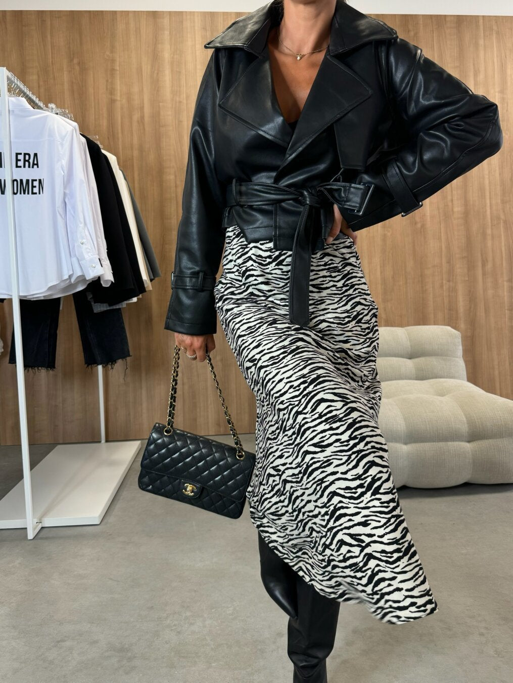 Damen modische Kunstlederjacke mit Gürtel und strukturierter Optik Heidi-Mode