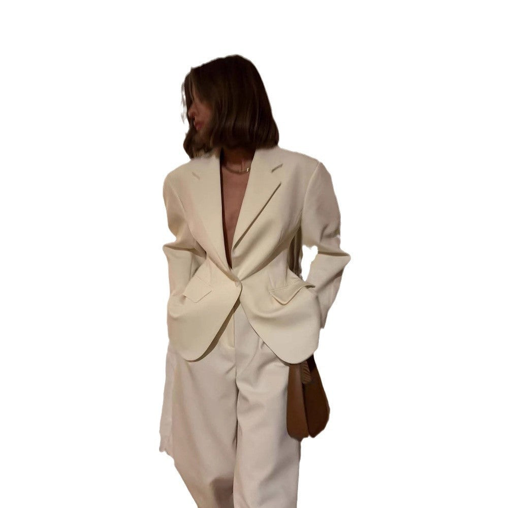 Damen eleganter Blazeranzug mit tailliertem Schnitt und praktischen Taschen Heidi-Mode