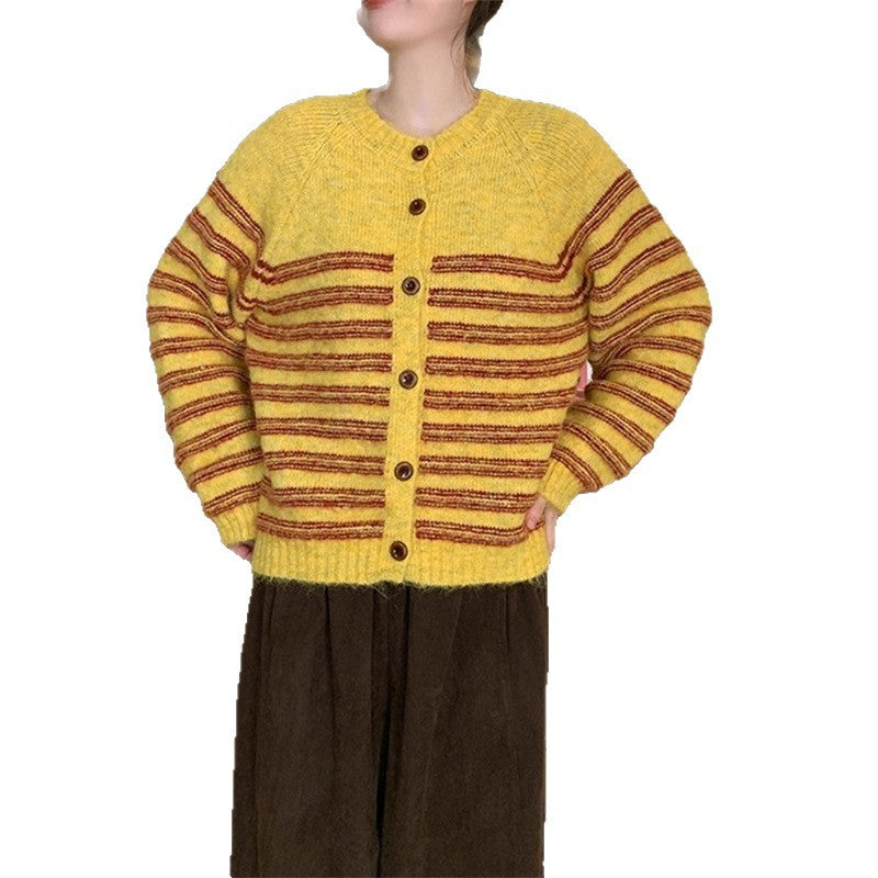 Damen Grobstrickjacke mit modernen Streifen und Knopfdetails Heidi-Mode
