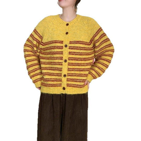 Damen Grobstrickjacke mit modernen Streifen und Knopfdetails Heidi-Mode