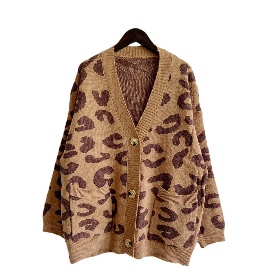 Damen grob gestrickte Cardigan mit tierischem Leopardenmuster und Knopfdetails Heidi-Mode