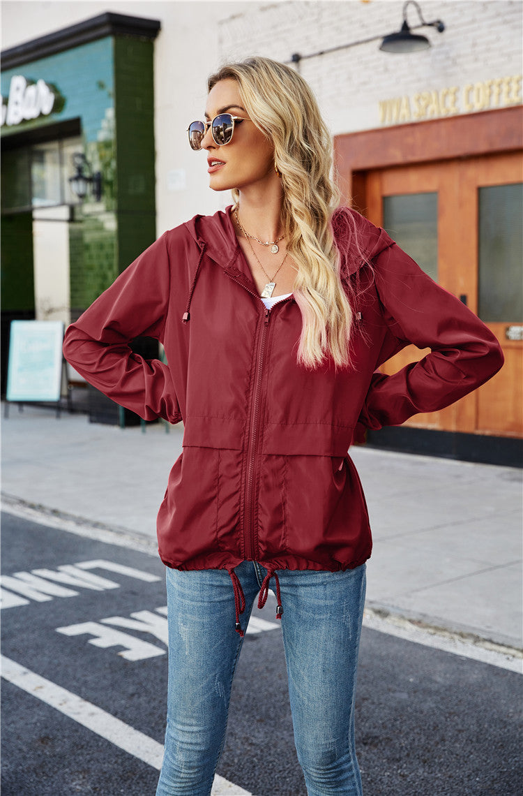 Damen leichte und atmungsaktive Windbreaker-Jacke mit verstellbarem Kapuzenkragen Heidi-Mode