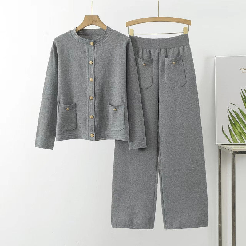 Damen gemütliches Strick-Loungewear-Set mit Knopfdetaillierung und aufgesetzten Taschen Heidi-Mode