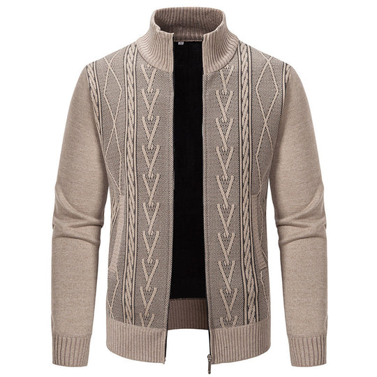 Herren Strickjacke mit modernem Zopfmuster und hohem Stehkragen Heidi-Mode