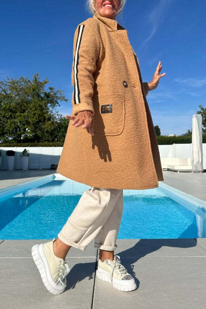 Damen eleganter Teddy-Mantel mit zwei Taschen und sportlichen Streifen Heidi-Mode