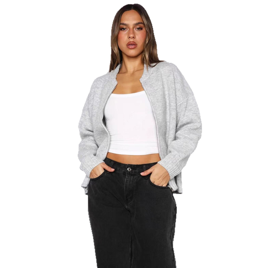 Damen Strickjacke mit kurzem Schnitt und sportlichem Reißverschluss Heidi-Mode