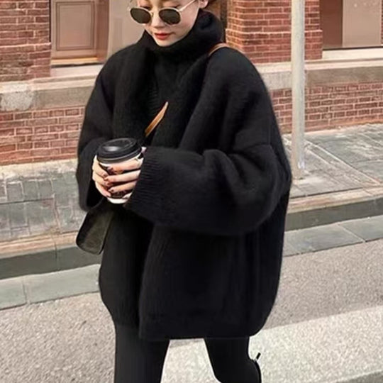 Damen Oversized Strickjacke aus hochwertigem Mohair-Mix mit tiefem V-Ausschnitt und praktischen Taschen Heidi-Mode