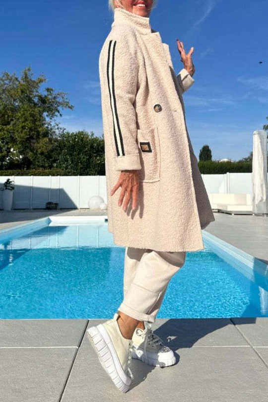 Damen eleganter Teddy-Mantel mit zwei Taschen und sportlichen Streifen Heidi-Mode