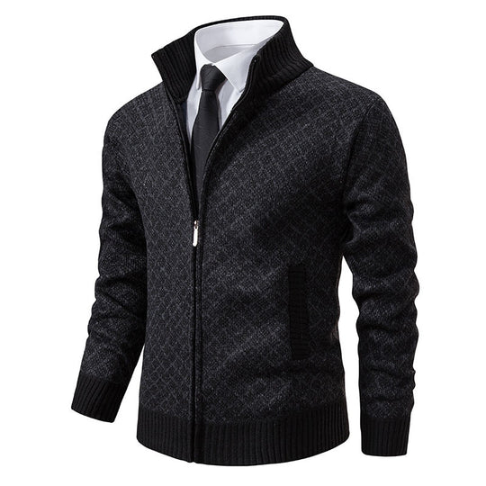 Herren Strickjacke mit modernem Zopfdesign und hohem Stehkragen Heidi-Mode