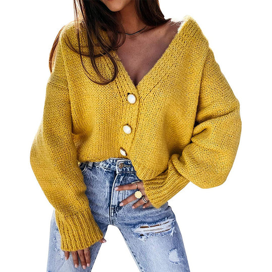 Damen Kuscheliger Cardigan mit tiefem V-Ausschnitt und dekorativen Knöpfen Heidi-Mode
