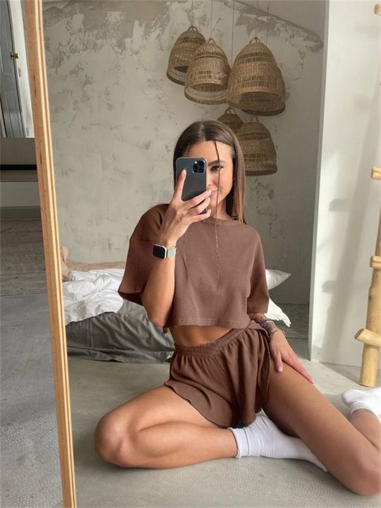 Damen Sportliches Set mit kurzem Oberteil und Shorts Heidi-Mode