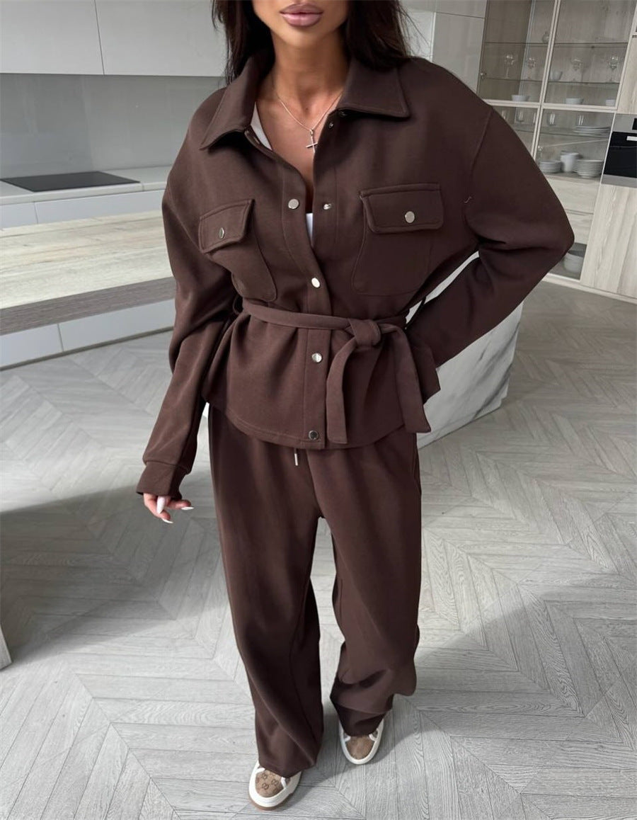 Damen elegantes Loungewear-Set mit Gürteldesign und praktisch knöpfbaren Taschen Heidi-Mode