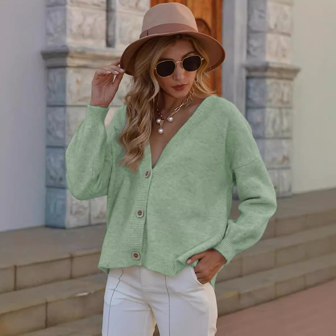 Damen Grobstrickcardigan mit lässigem V-Ausschnitt und dekorativen Knopfdetails Heidi-Mode