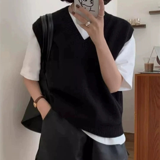 Damen Elegante Strickweste im Relaxed Fit mit V-Ausschnitt und feinen Details Heidi-Mode