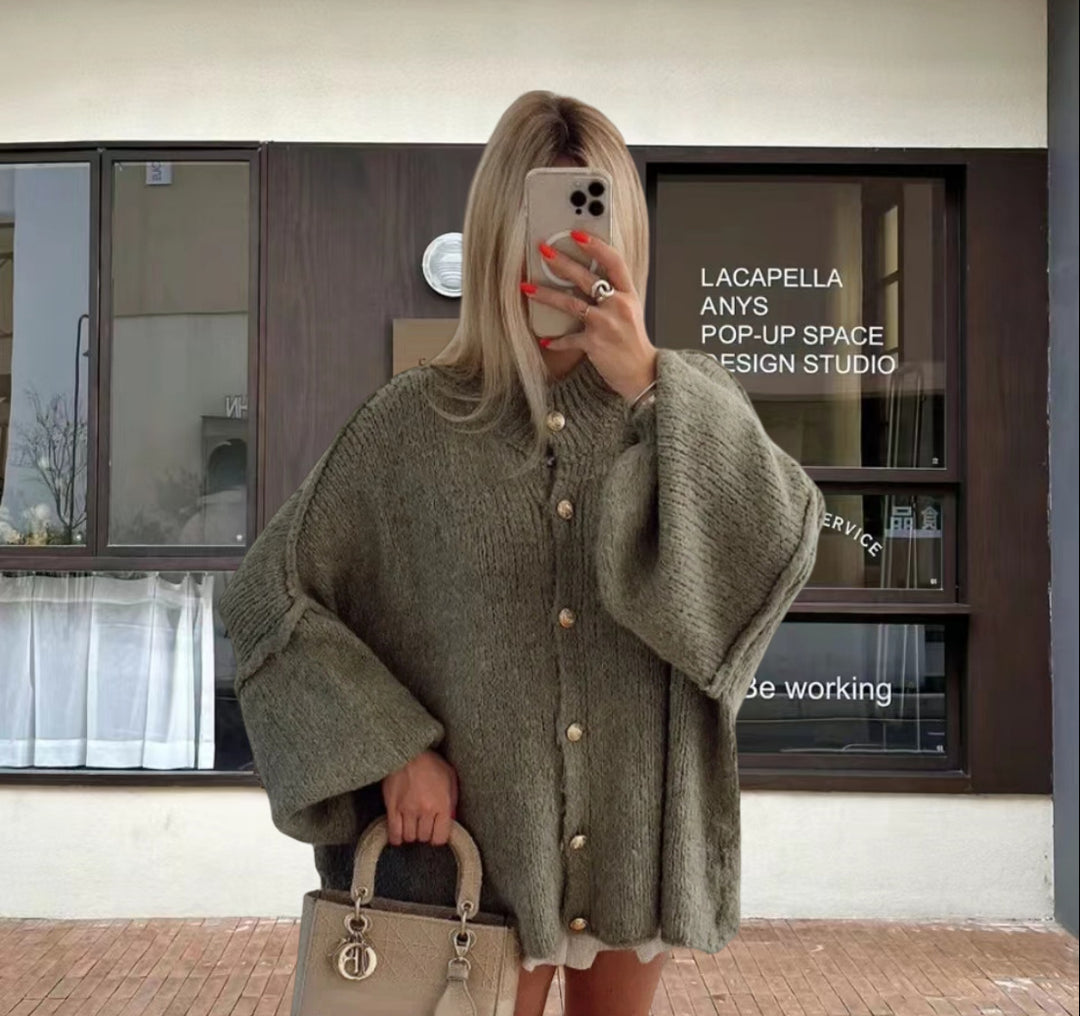 Damen Strickjacke mit weiten Ärmeln und Knopfdetails Heidi-Mode