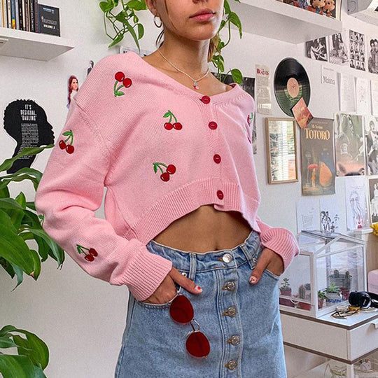 Damen Strickjacke mit verspieltem Kirschmotiv und knöpfbarem Design Heidi-Mode