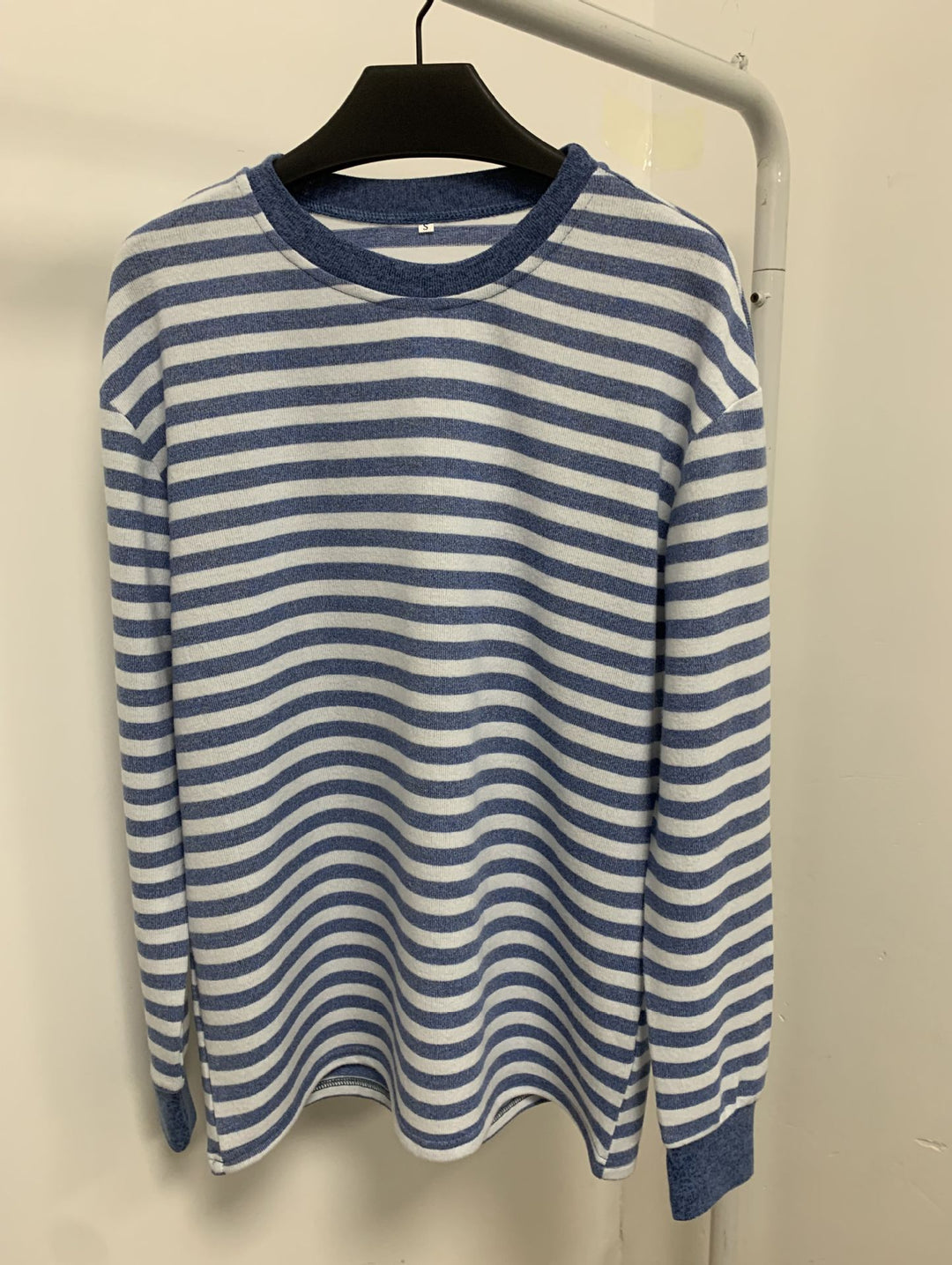 Damen bequemes Langarmshirt mit gestreiftem Design und Rundhalsausschnitt Heidi-Mode