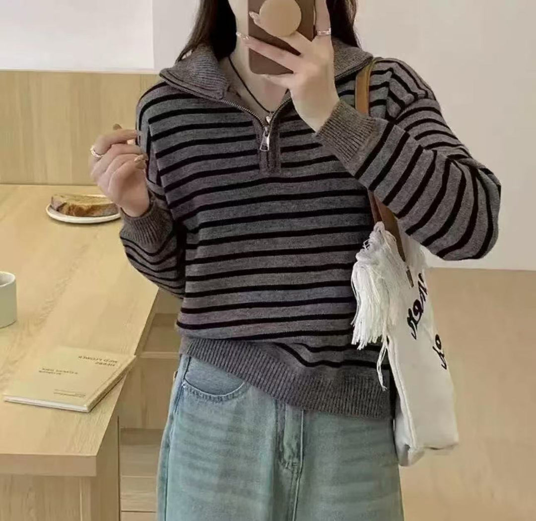 Damen Strickpullover mit kurzem Reißverschluss und modischem Streifenmuster Heidi-Mode