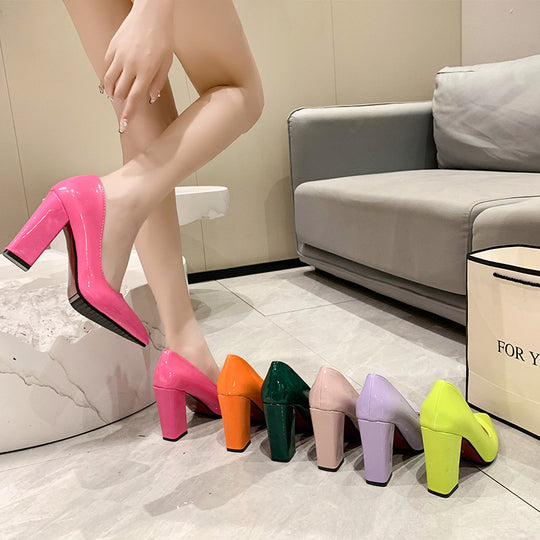 Damen Spitzen Pumps mit bequemem Blockabsatz und glänzendem Finish Heidi-Mode