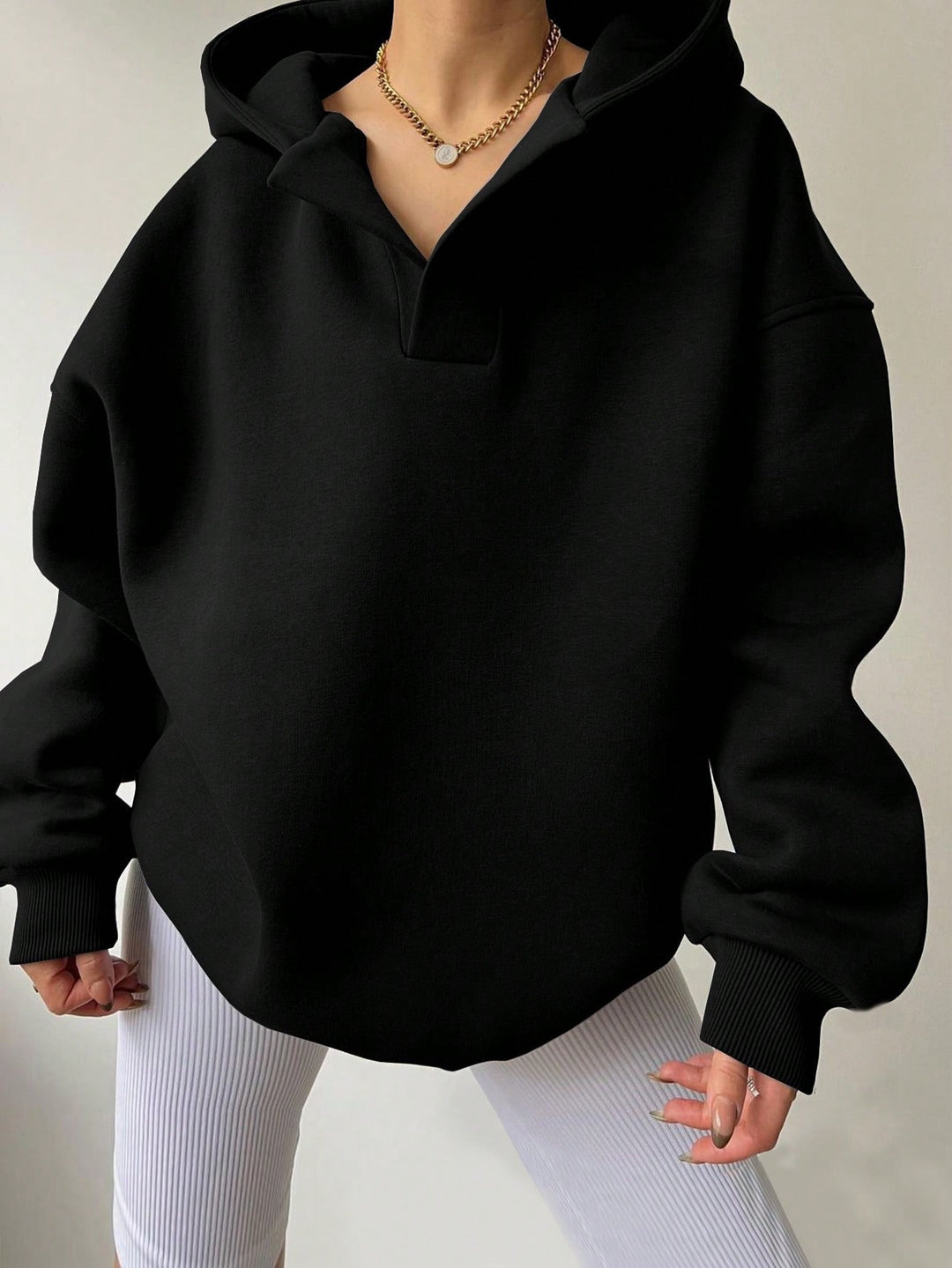 Damen Oversized Hoodie mit kurzem Kragen und praktischen Seitentaschen Heidi-Mode