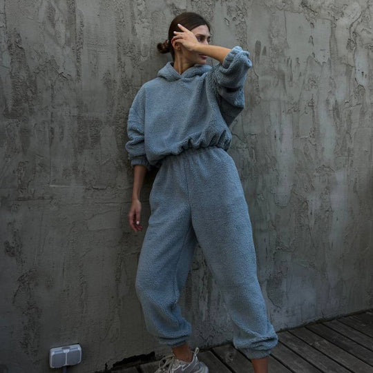Damen gemütlicher Fleece-Jumpsuit mit elastischem Bund und Kapuze Heidi-Mode