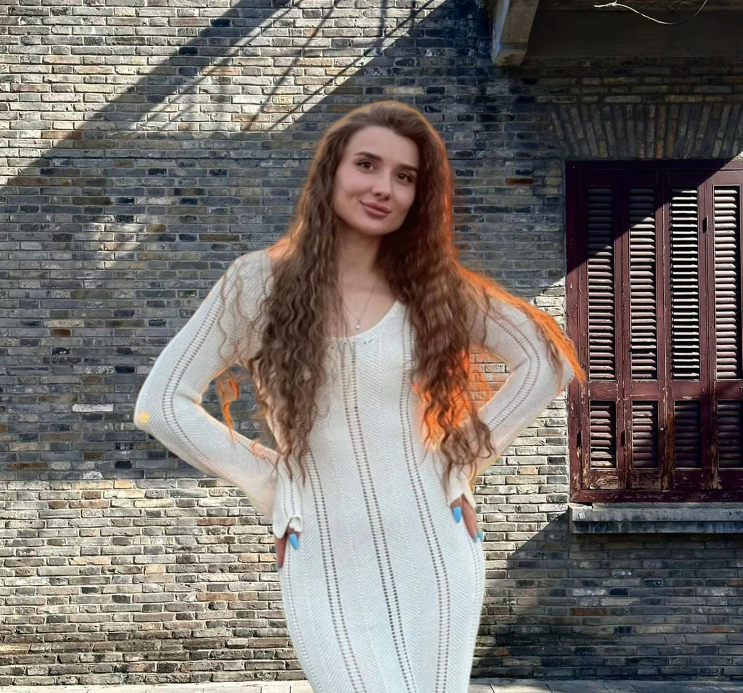 Damen Strickmaxikleid mit raffiniertem Lochmuster und tiefem V-Ausschnitt Heidi-Mode