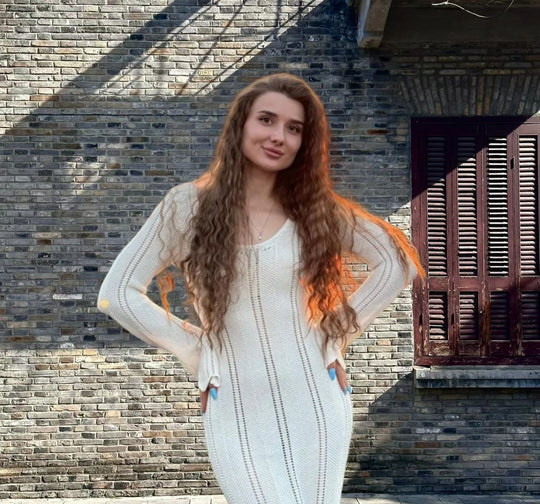 Damen Strickmaxikleid mit raffiniertem Lochmuster und tiefem V-Ausschnitt Heidi-Mode