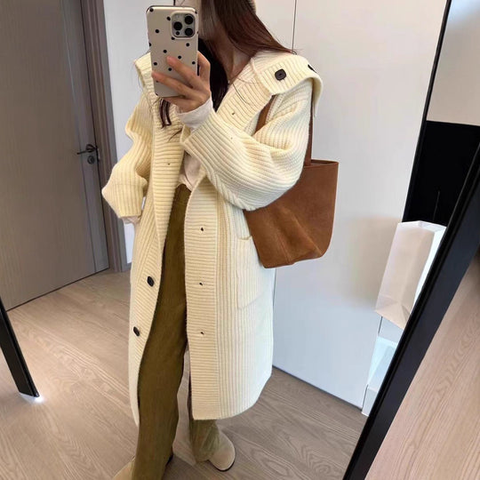 Damen Grobstrickjacke mit voluminösem Schnitt und dekorativen Knöpfen Heidi-Mode