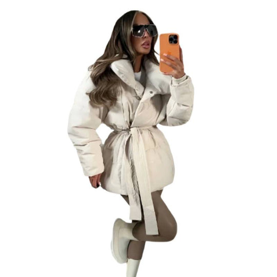 Damen modische Oversized-Daunenjacke mit breitem Kragen und Taillengurt Heidi-Mode