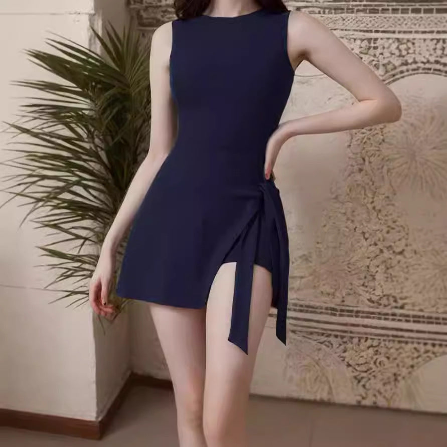 Damen Bademode mit asymmetrischer Drapierung und seitlichem Bindegürtel Heidi-Mode