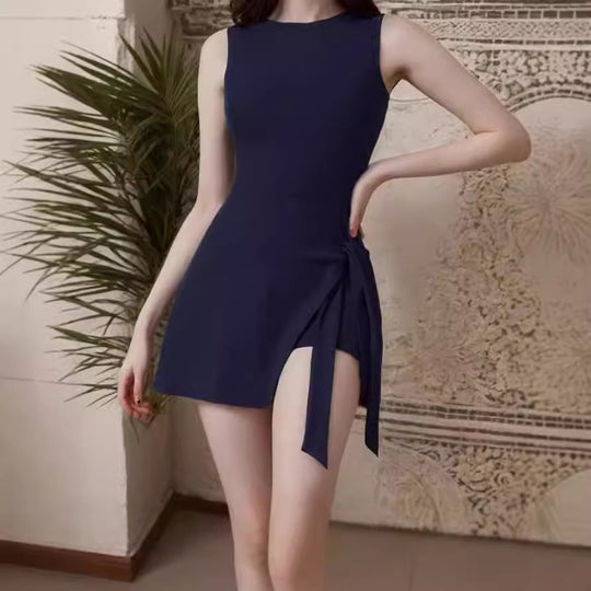 Damen Bademode mit asymmetrischer Drapierung und seitlichem Bindegürtel Heidi-Mode