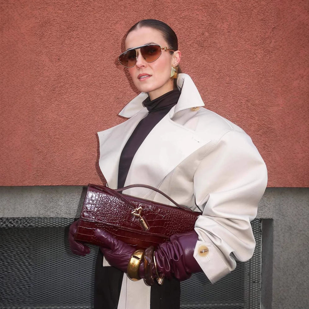 Damen stylischer Trenchcoat mit breitem Kragen und Gürteldetails Heidi-Mode
