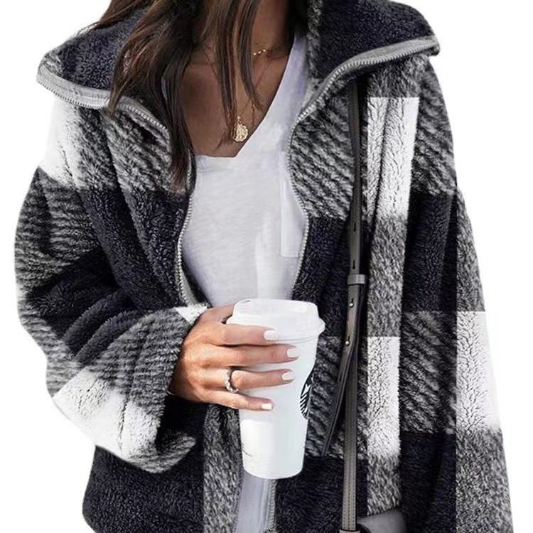 Damen kuschelige Fleecejacke mit Karomuster und hohem Kragen Heidi-Mode
