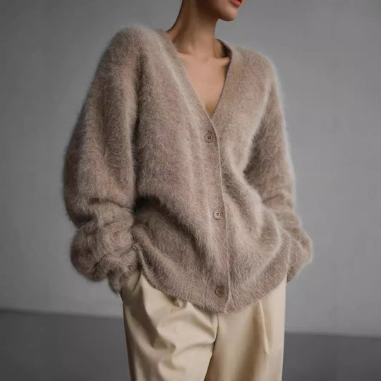Damen gemütlicher Strickcardigan mit weichem Flauschmaterial und modischem Knopfdetail Heidi-Mode