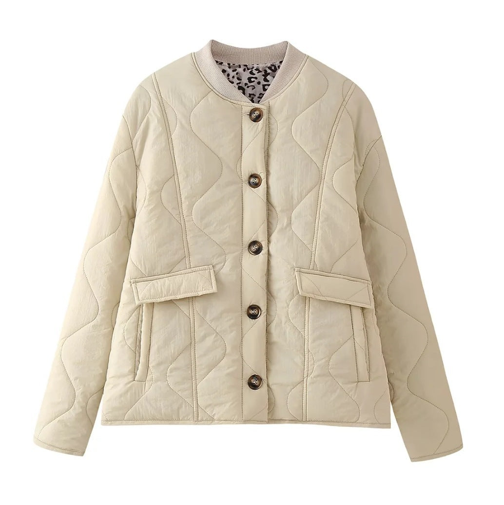 Damen gesteppte Kurzjacke mit Taschen und modernem Kragen Heidi-Mode