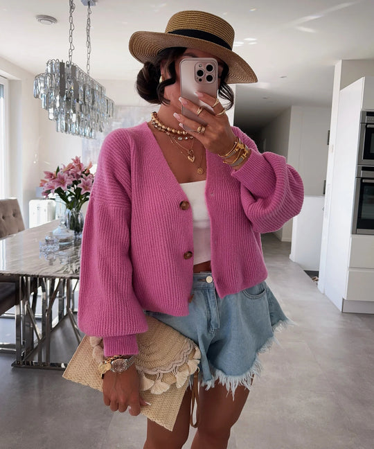 Damen Strickjacke mit voluminösen Ärmeln und hochwertigen Holzknöpfen Heidi-Mode